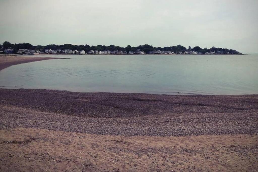 Beachy Bay Breeze Bungalow 2Br With Parking And Close To Many Amenities. Уест Хейвън Екстериор снимка