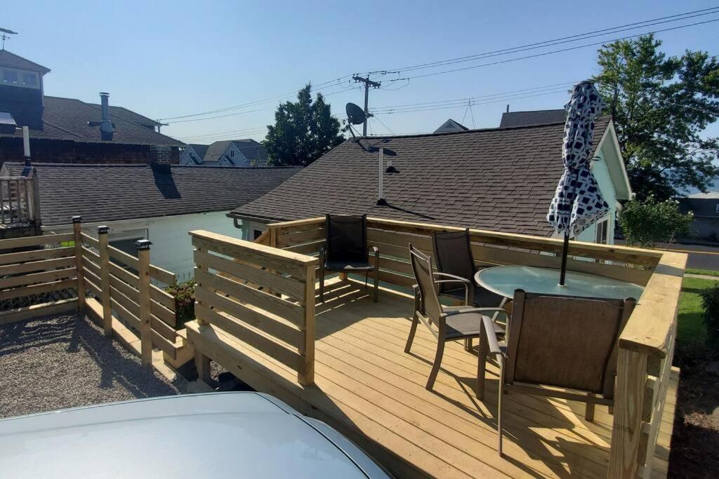Beachy Bay Breeze Bungalow 2Br With Parking And Close To Many Amenities. Уест Хейвън Екстериор снимка