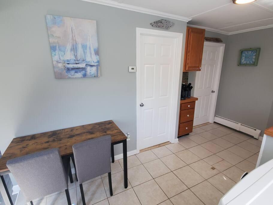 Beachy Bay Breeze Bungalow 2Br With Parking And Close To Many Amenities. Уест Хейвън Екстериор снимка
